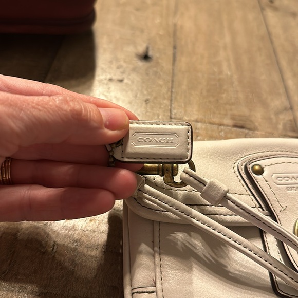 Coach Gigi White Leather 65th Anniversary Turnlock Wristlet - Coin Wallet - Picture 4 of 9